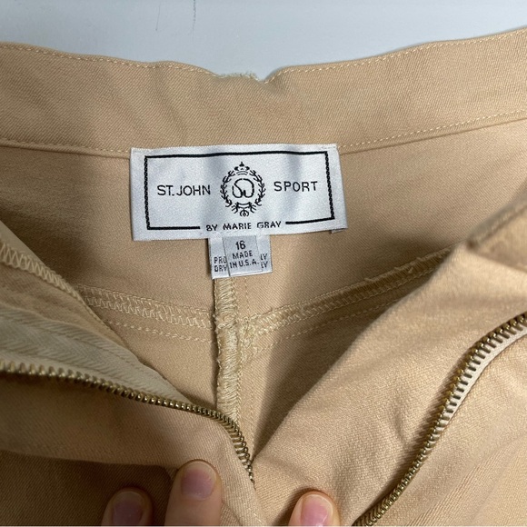 St. John Sport Cargo Shorts High Rise Stretchy Pleated Front Khaki Tan Size 16 - Picture 4 of 6